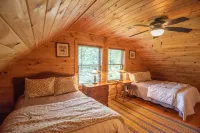 Stunning Views and Outdoor Fire Pit - Luxurious Log Retreat