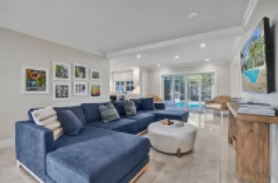 Stylish Florida vibes retreat close to the beach Hotels in Oakland Park