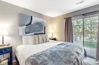 Comfortable ground-floor condo with an electric fireplace & washer/dryer