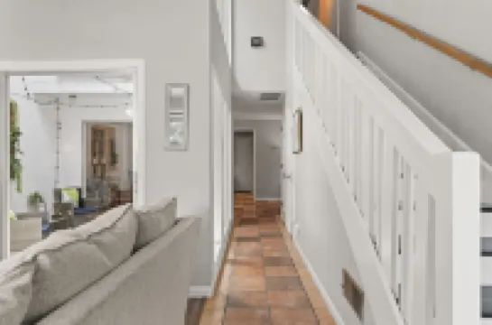 Cozy Cottage with Spacious Backyard and Gourmet Coffee - Charming Haven