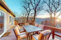 Beautiful cabin in quiet location with lake views, firepit, grill, washer/dryer Hotels in Carroll County