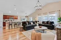 The Meridian Manor | Private 4 Bedroom Home Hôtels à : Eagle