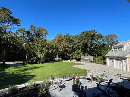 Charming Retreat with Outdoor Shower and Basketball Court - Spacious Oasis Отели в г. Harwich Port