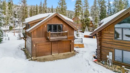 Private Studio and Hot Tub Oasis - Stunning High-Country Retreat