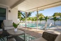 Heated Saltwater Pool and Hot Tub - Stunning Coastal Escape