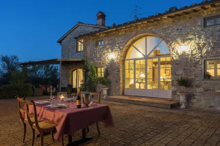 Villa with Concierge Service and Heated Pool at 20 Minute from Florence Center