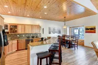 Breathtaking Mountain Views and Private Hot Tub - Luxurious Chalet Retreat