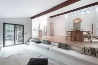 Stylish Backyard Oasis with Fire Pit - Cozy Contemporary Retreat Hotels in Springs