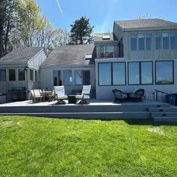 Ocean front, quiet remote area minutes from Downtown York and Ogunquit