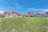 Casa Azul: Near Lackland, Seaworld, Downtown Area Hotels near Kilroy Lake