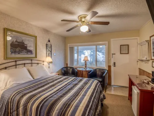 Cozy Coastal Getaway - Ocean Views, WiFi, Cable & More Hotels in Depoe Bay