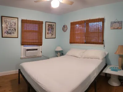 Just Relaxing at Jellyfish Junction Liberty Escape Rooms 주변 호텔