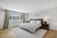 Inground Pool, Office Space and Scenic Pond - Modern Tranquil Retreat