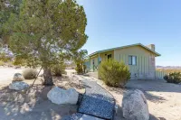 Cozy Secluded Retreat - Views, Sunroom, Spacious Patio, BBQ Các khách sạn ở Twentynine Palms