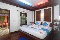Lanta Long Beach Hostel