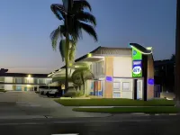 Sands Motel Hotels near Express