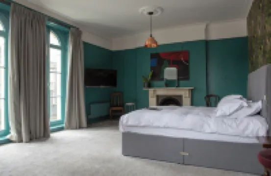 The Crown Rooms Hotels near Maritime Greenwich