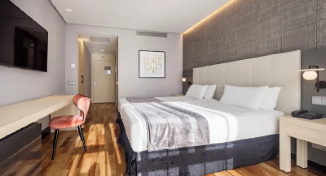 Ilunion Alcalá Norte Hotels near Vicálvaro