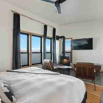Bowline Hotel Rooms