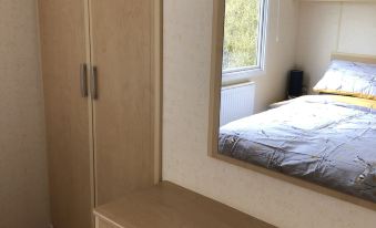 Captivating 2-Bed Static Caravan in Holyhead