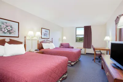 Ramada by Wyndham Angola/Fremont Area Hotel dekat Premier Rental-Purchase