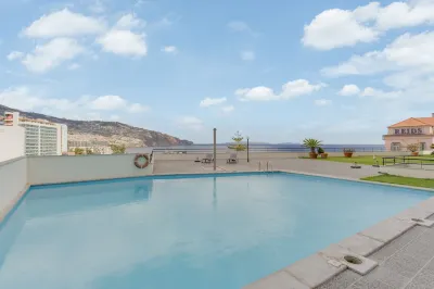 อพาร์ทเมนท์ฟุนชาลวิว โรงแรมใกล้Old Shaar Hashamaim Synagogue