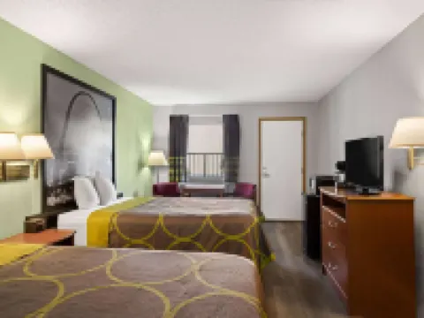 Super 8 by Wyndham Branson / Shepherd of the Hills Exwy Hotels in Branson