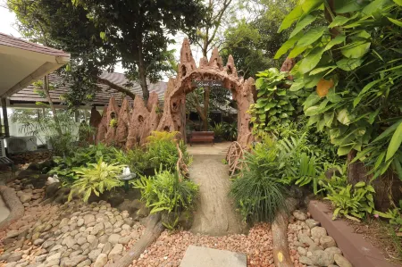 The Brook Serene Отели рядом с достопримечательностью «SAMBRANIKODI ISLAND TOURISM (സാംബ്രാണിക്കോടി ഐലൻഡ് ടൂറിസം)»