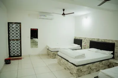 khodal Resort Hotels in der Nähe von Naliyamandavi