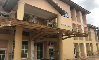 Tripoint Richmond Hotel