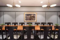 The Kendall Hotel at the Engine 7 Firehouse Hotel a Cambridge