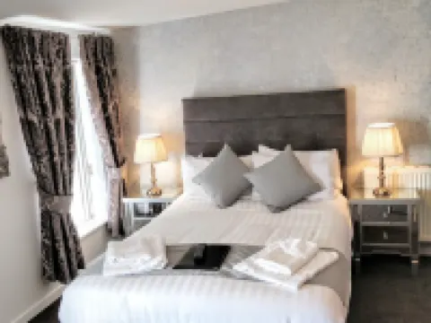 Number 43 Hotels near Guildhall