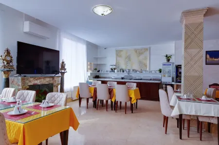 Hotel Royal Paris Ivry Отели рядом со станцией Ivry-sur-Seine railway station