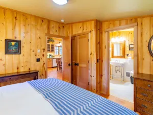 Lake Creek Lodge