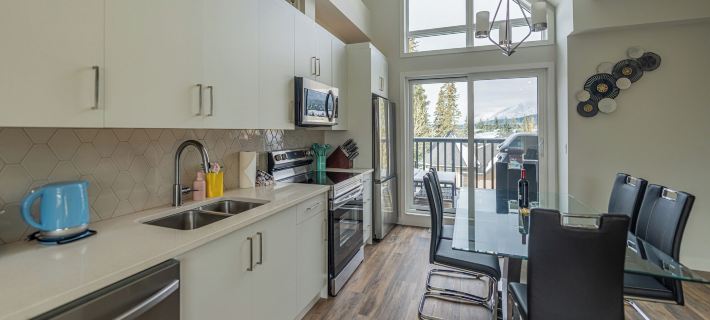 Skyline 207 - Mountain View Townhouse-AC - Heated Pool - Hot Tub Hotels in Canmore