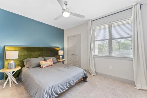 Serene 1Br King Suite Close to Downtown w Fast Wifi