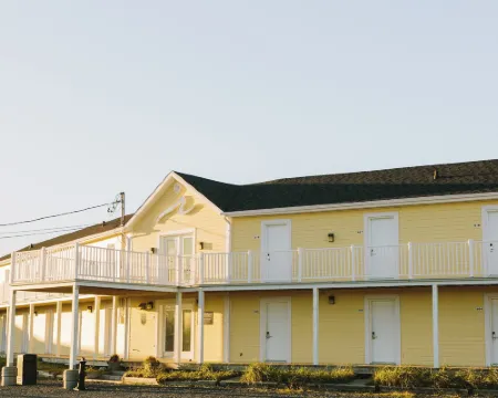 بافيلون سور مير باي ريوتل (150 متريس فروم ذا مين هوتل) فنادق في ماتان