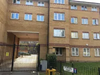 Skyline Haven - Modern 2Br Free Parking & 4Ktv Hotels in Greenwich