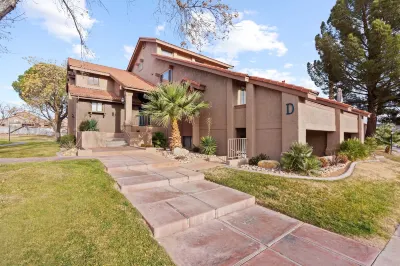 Hikers Hideaway Cozy Resort Condo w/ Pool & More Hotels in Ivins