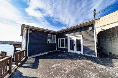 Redbud Retreat Amenity-Filled Waterfront Home!