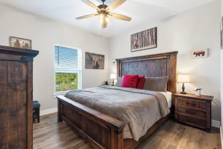 A Birds Eye Bridge View - 5 Bdr w/ Private Hot Tub