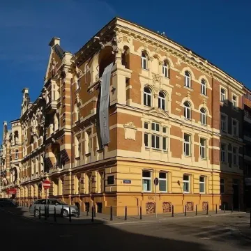 Moon Hostel Warszawa Отели рядом с достопримечательностью «Воля»