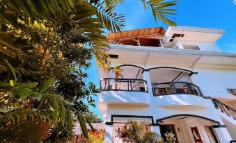 Everyday Sunday Formerly Carl's Island Inn