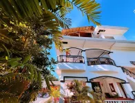Everyday Sunday Hotel Cafe Hoteles cerca de Paradise Beach