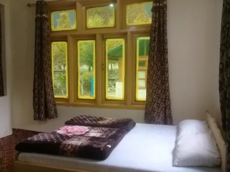 Benazir Hotel Kalash Отели в г. Ayun
