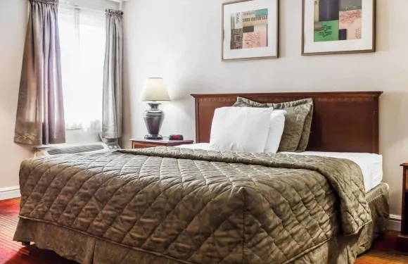 梅爾維爾亨廷頓站羅德威酒店