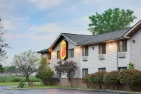 Super 8 by Wyndham Mentor/Cleveland Area Hotels in Willoughby