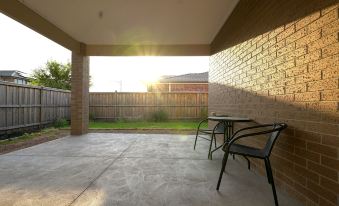 Modern 6BRM House Big Group at Pakenham