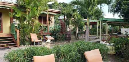 The Greenside Cottages Отели в г. Сент-Джонс