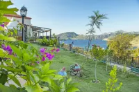 Swan Lake Hotel - Adult Only - สระว่ายน้ำแบบอินฟินิตี้